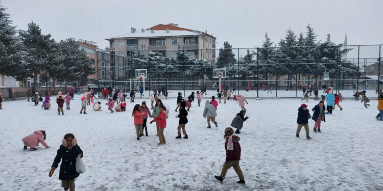 Bu illerde kar nedeniyle eğitim-öğretime 1 gün ara verildi