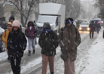 Kar yağışı devam ediyor; Eğitim-öğretime bugün için ara verildi