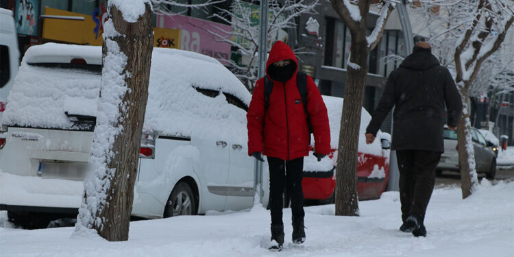 Okullarda eğitime kar tatili