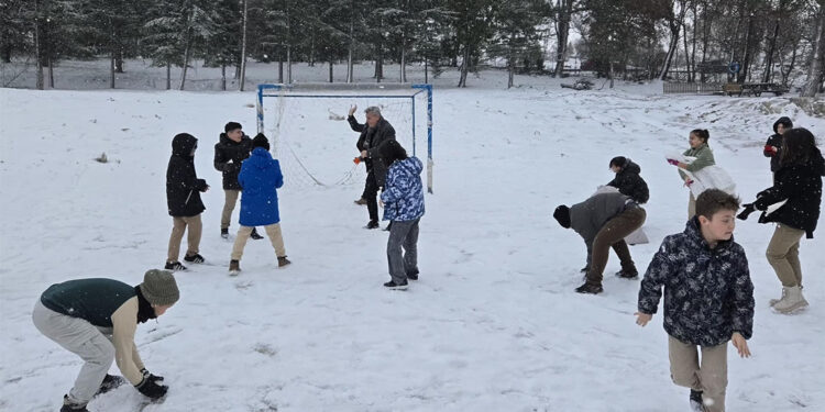 Muş'ta okullar kar yağışı nedeniyle yarın tatil edildi