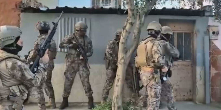 İzmir merkezli 10 ilde DEAŞ terör örgütü operasyonu