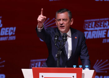 Özgür Özel'den 'Ayağını denk al' çıkışına yanıt
