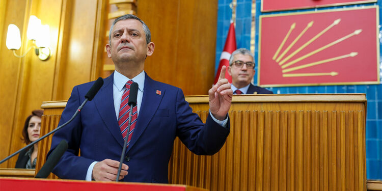 Hiçbir darbeden medet ummadık, hiçbir darbeye teslim olmayacağız