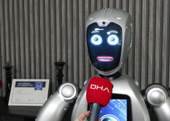 İnsansı robot Maya ‘Akademisyen’ unvanı aldı