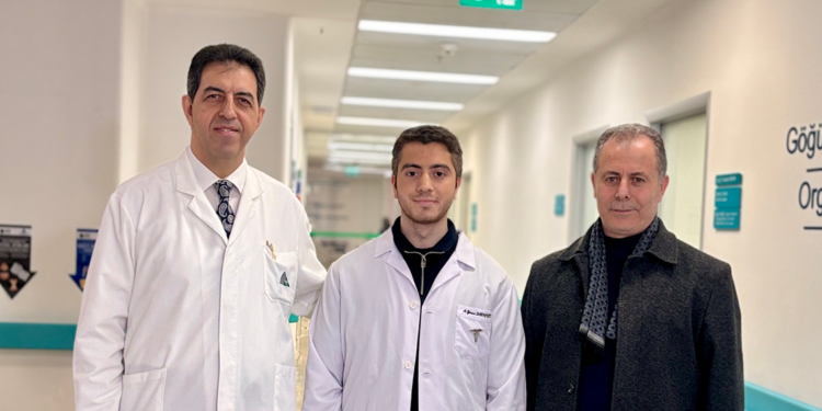 10 saatlik nefes borusu genişletme ameliyatıyla hayata döndü