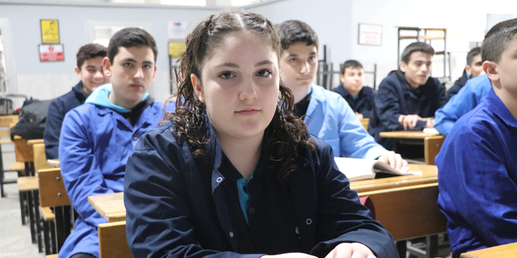 109 kişilik bölümün tek kız öğrencisi