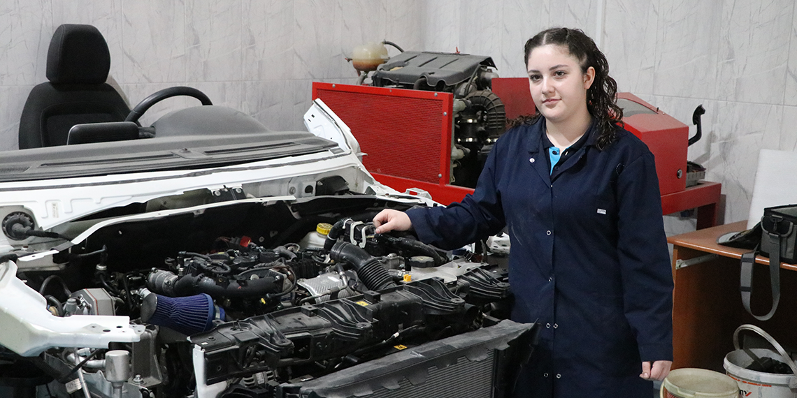 109 kişilik bölümün tek kız öğrencisi