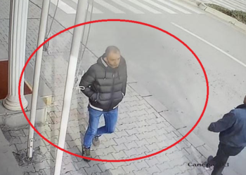 15 yaşındaki kıza okul çıkışı bıçaklı saldırı; o anlar kamerada