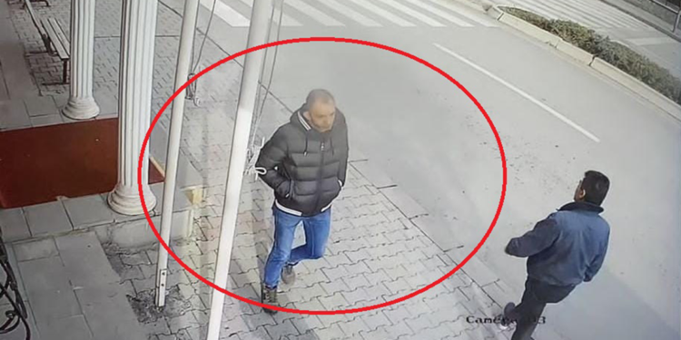 15 yaşındaki kıza okul çıkışı bıçaklı saldırı; o anlar kamerada