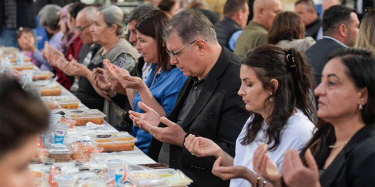 Birlik ve dayanışma sofrası Foça'da kuruldu