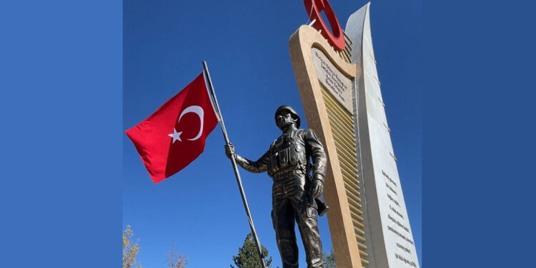 1'inci Dünya Savaşı ve İstiklal Savaşı şehitlerinin hatırası anıtta yaşatılıyor