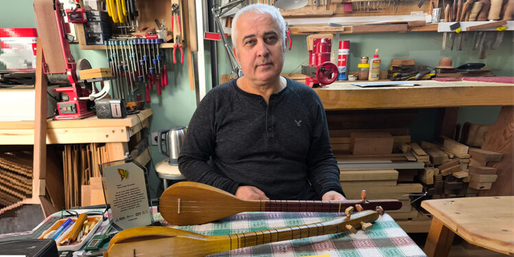 3 telli saz ustası çırak bulamıyor