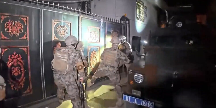 4 ilde organize suç örgütlerine yönelik operasyon: 79 şüpheli yakalandı