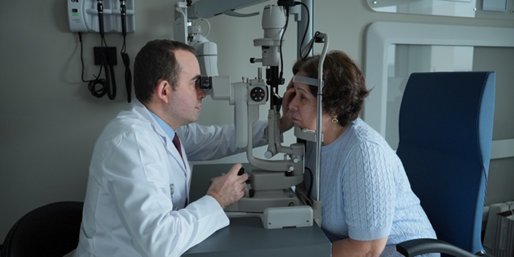 66 yaşındaki Bilge Teker, kornea nakliyle net görmeye başladı