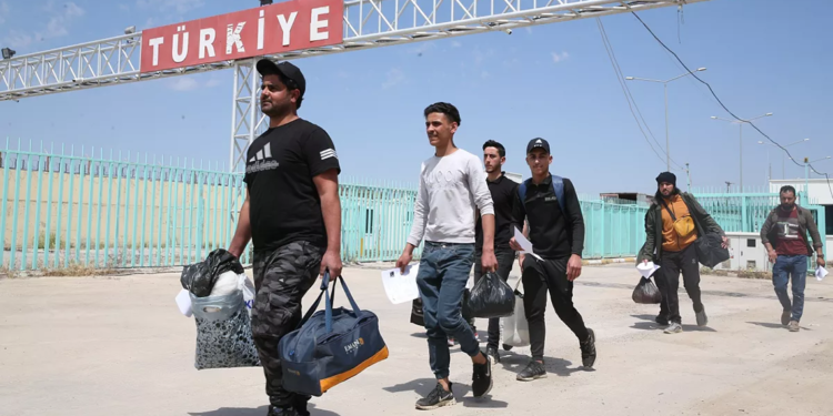 9 Aralık'tan beri 145 bin 639 Suriyeli ülkesine döndü