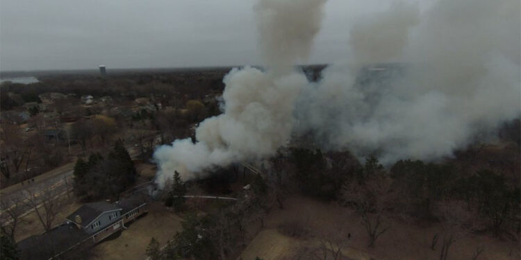 ABD'de küçük uçak yerleşim alanına düştü
