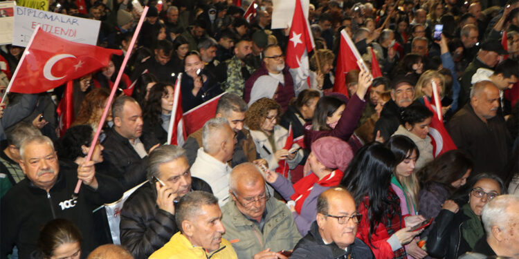 Adana'da Ekrem İmamoğlu'na destek yürüyüşü