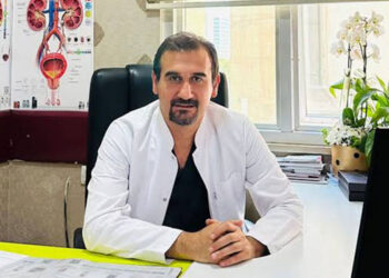 Yamaç paraşütüyle uçuş yapan doktor düşüp öldü
