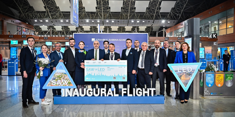 AJet'in İstanbul-St. Petersburg seferleri başladı