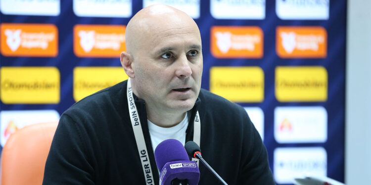 Bize karşı çift santrfor çıkacaklarını tahmin etmiştik