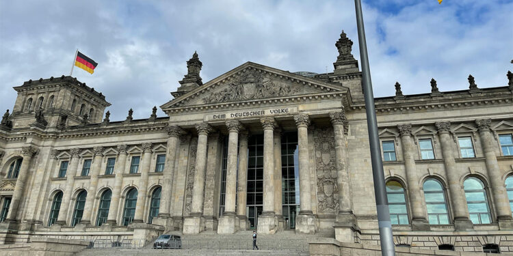 Almanya'da koalisyon görüşmeleri başlıyor