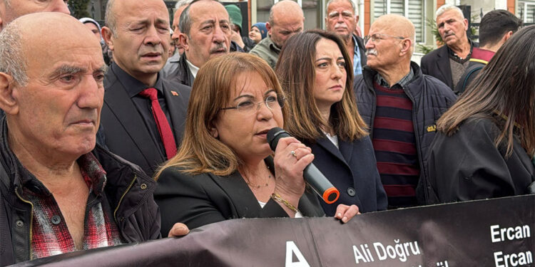 Adalet göçük altında kalmıştır