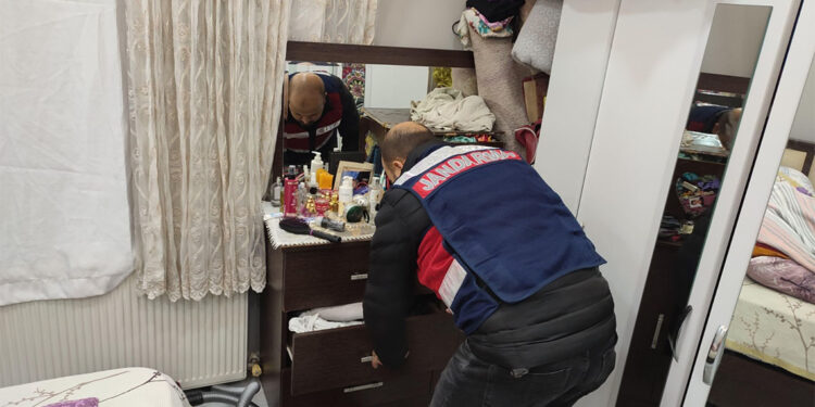 Yasa dışı sorgulama yapan 5 şüpheliye gözaltı 