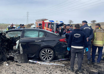 Ankara'da iki otomobil çarpıştı: 6 ölü, 3 yaralı