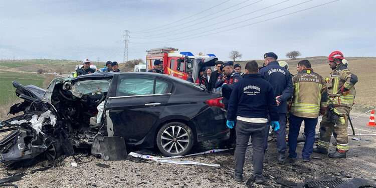 Ankara'da iki otomobil çarpıştı: 6 ölü, 3 yaralı