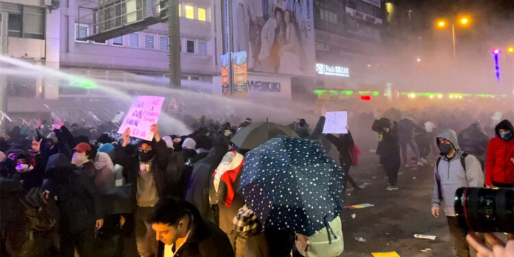 Ankara'da İmamoğlu protestosuna TOMA'lı müdahale