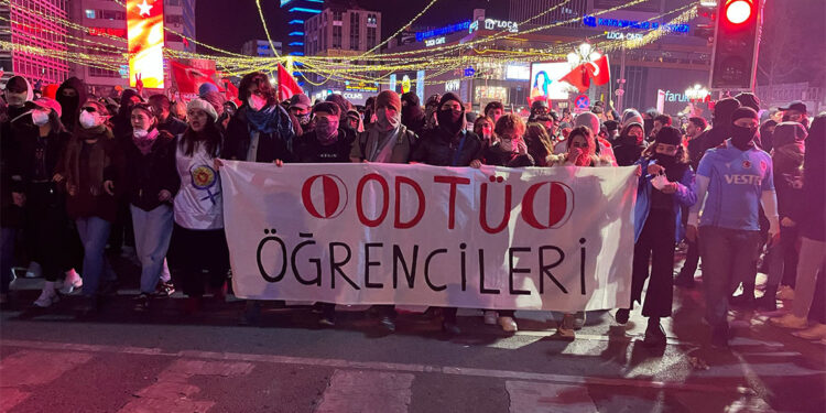 Ankara'da Ekrem İmamoğlu arbedesi