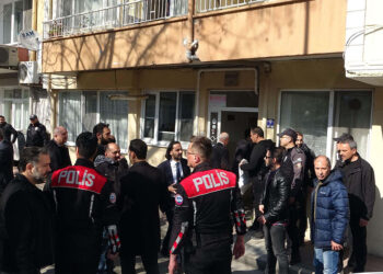 Annesini rehin aldı polislere ateş açtı; çatışmada öldü