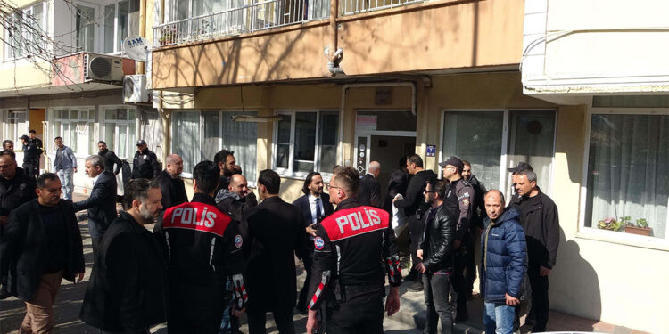 Annesini rehin aldı polislere ateş açtı; çatışmada öldü