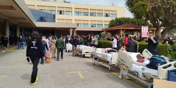 Akdeniz Üniversitesi Hastanesi'nin acil servisinde yangın