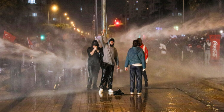 Antalya'daki protesto gösterilerinde 250 kişi gözaltına alındı, 6'sı tutuklandı