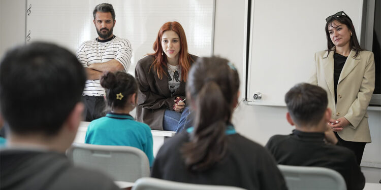 Hatay'daki Aktepe Ortaokulu'nda müzik sınıfı açıldı