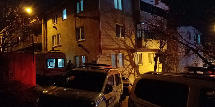 Arkadaşlarıyla birlikte otururken çıkan tartışmada tabancayla vuruldu