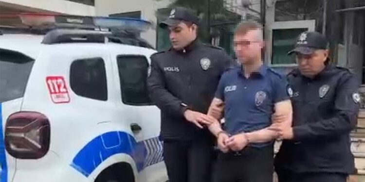 Askeri üniformayla yargılanmıştı, bu kez polis üniformasıyla yakalandı