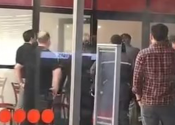 AVM'de yangın çıktı; 4 kişi dumandan etkilendi
