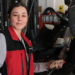 Ağabeyine özenen Melike, forklift servisinde çıraklık yapıyor