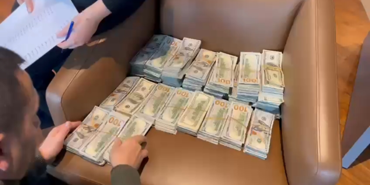 Ali Nuhoğlu'nun iş yerinde 1,3 milyon dolar ele geçirildi