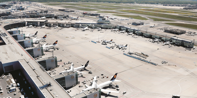 Almanya'da havalimanlarında uçuşlar yeniden başladı