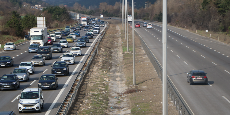 Anadolu Otoyolu'nun Bolu geçişinde yoğunluk