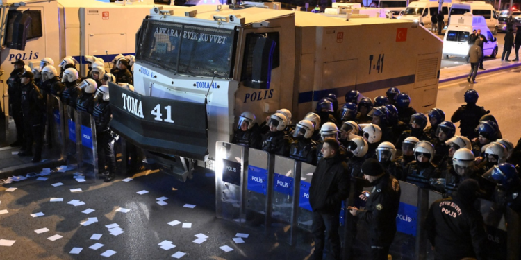 Ankara'da gösteri yasağı süresi uzatıldı