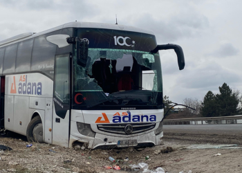 Ankara'da şoförü rahatsızlanan otobüs su kanalına düştü; 16 yaralı