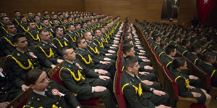 Askeri öğrencilere yatay geçiş yasağı getirildi
