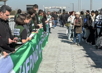 Avcılar'da lise öğrencilerinden bağımlılıkla mücadele yürüyüşü
