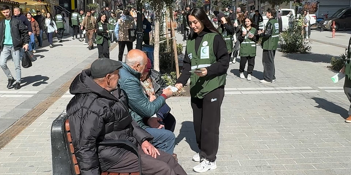 Avcılar'da lise öğrencilerinden bağımlılıkla mücadele yürüyüşü
