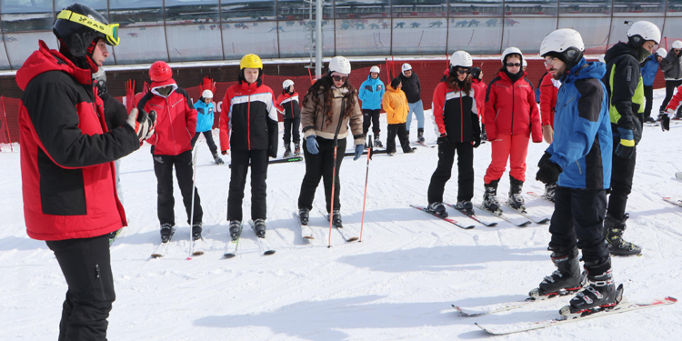 Avrupalı gençler, Palandöken'de kayak yaptı
