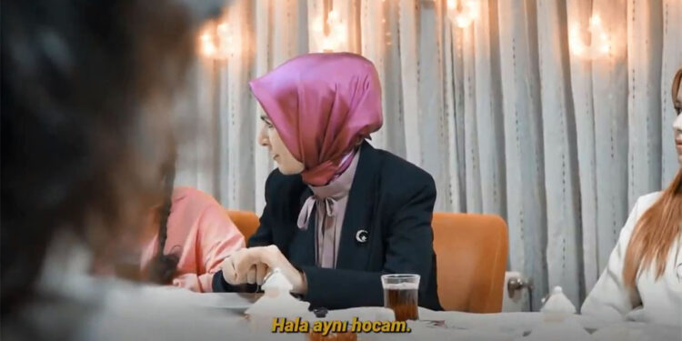 Bakan Göktaş, devlet korumasındaki çocuklarla sahurda bir araya geldi